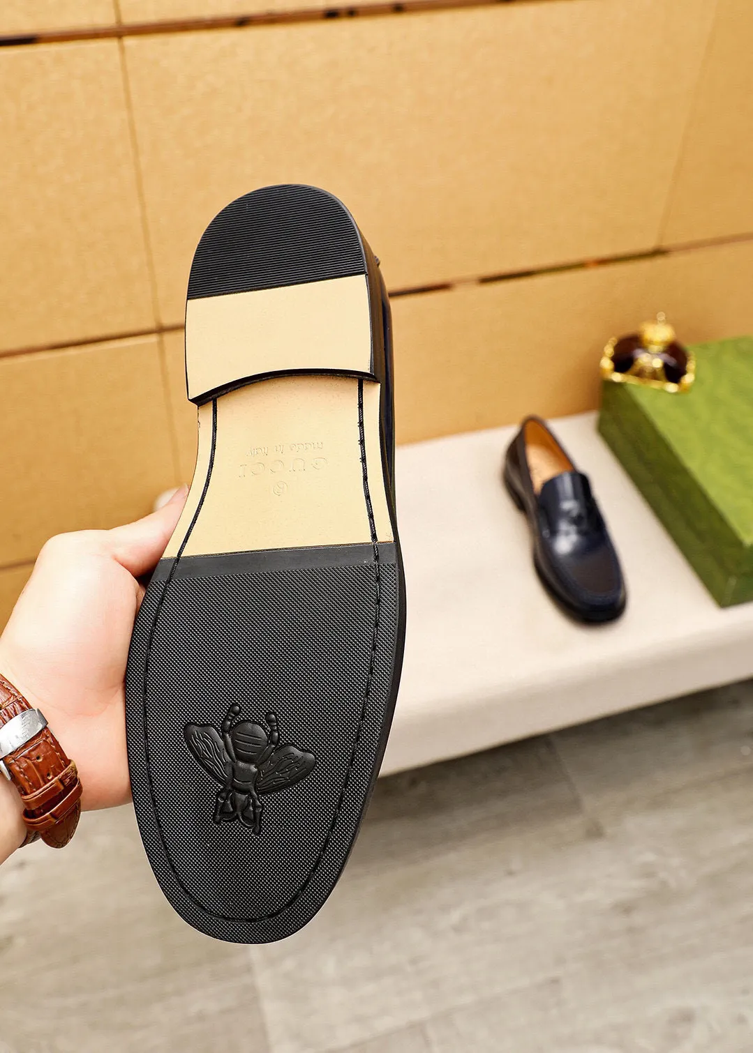Men's shoes 💰480 💐 Product trademark: GUCCI "Gucci" casual leather shoes Regular size: 38-44 (45🉑️customized) Product materials: Selected imported first-layer open-edge beaded cowhide leather upper + luxury hardware buckle, imported water-dyed cowhide leather lining. Strong three-dimensional visual effect, combined outsole Color: 4⃣️colors available